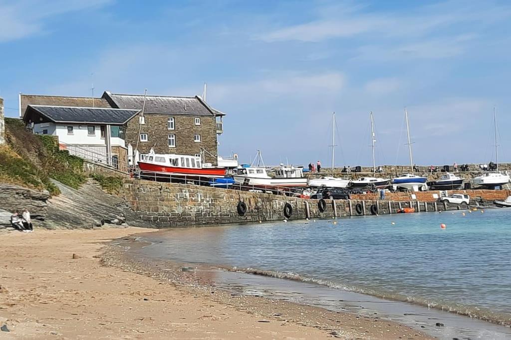 ニューキー Arvonia Sleeps 7, Sea Views, Dog Friendlyヴィラ エクステリア 写真